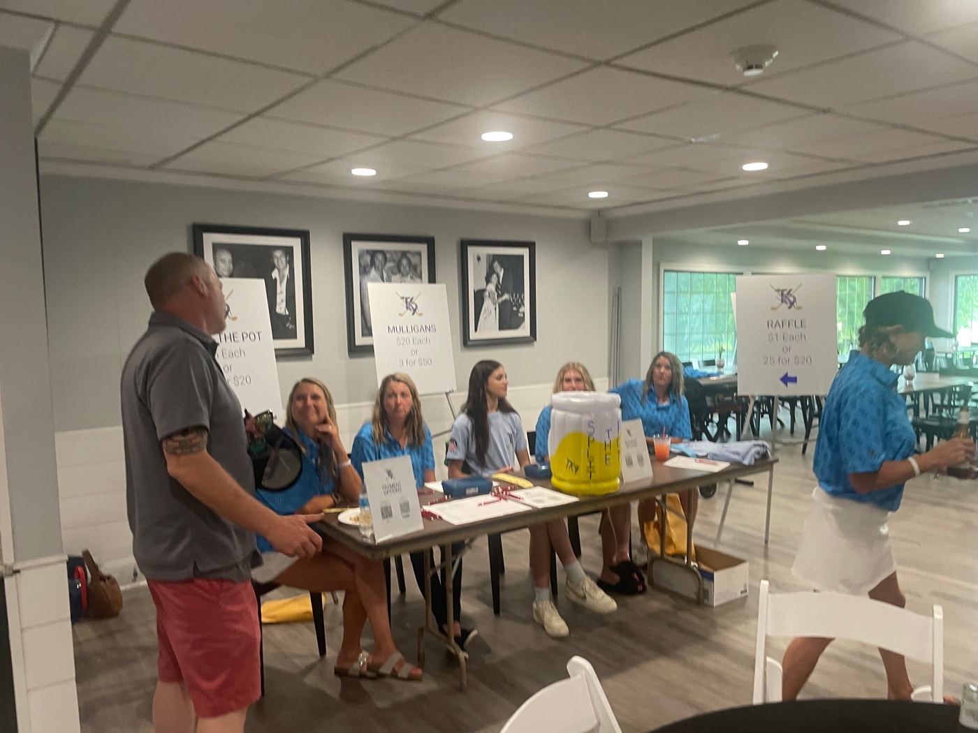 Golfers checking in
